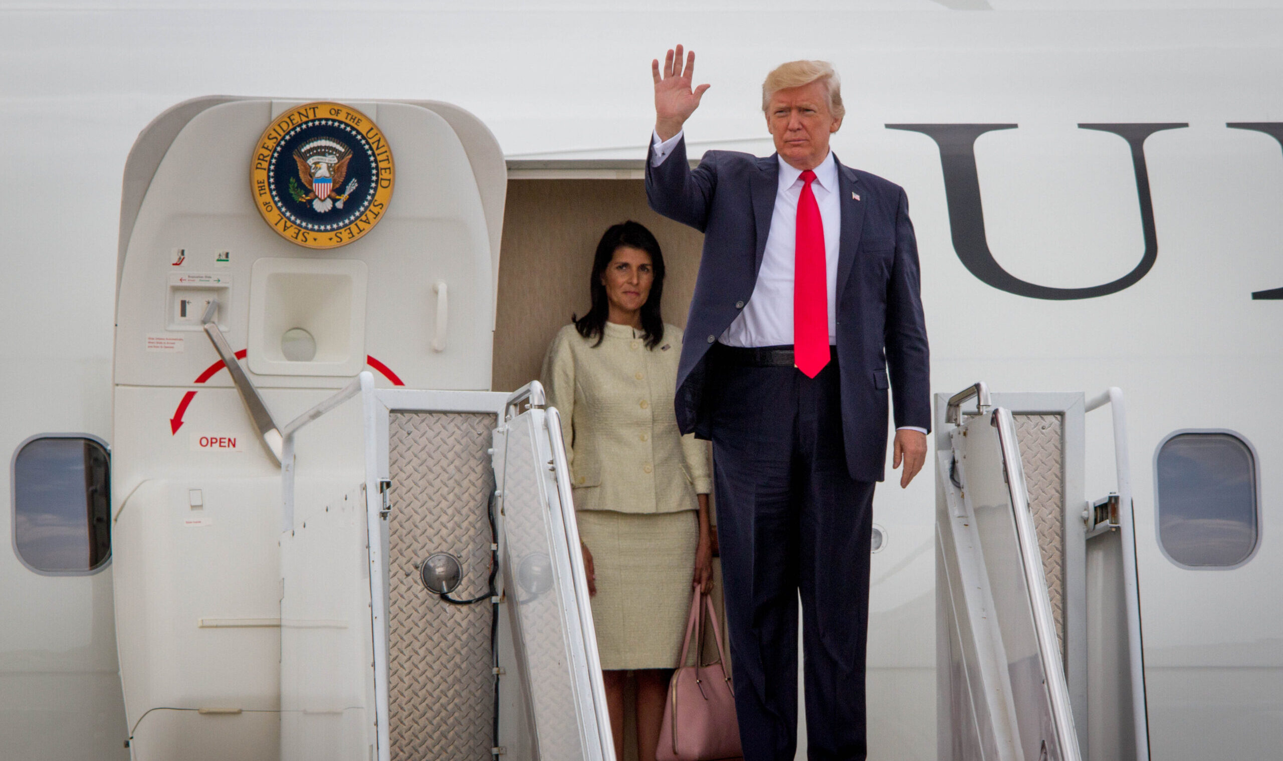 President,Donald,Trump,Disembarks,Air,Force,One,In,Ronkonkoma,,Ny,