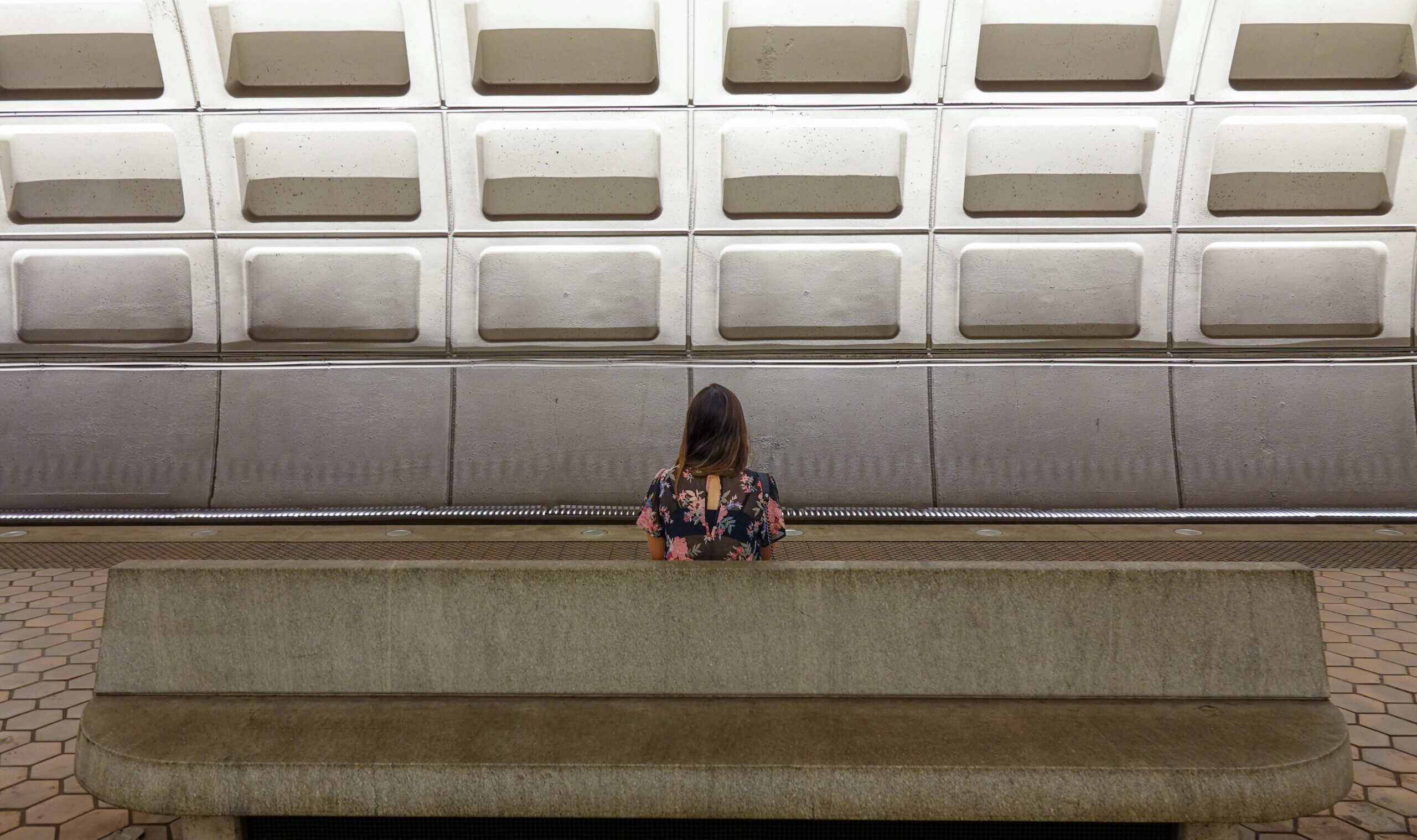 Girl,Waiting,For,The,Metro,Train