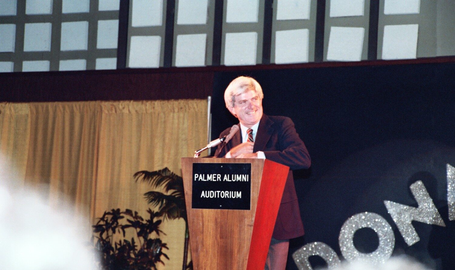 Phil_Donahue_1981_(4370576245)