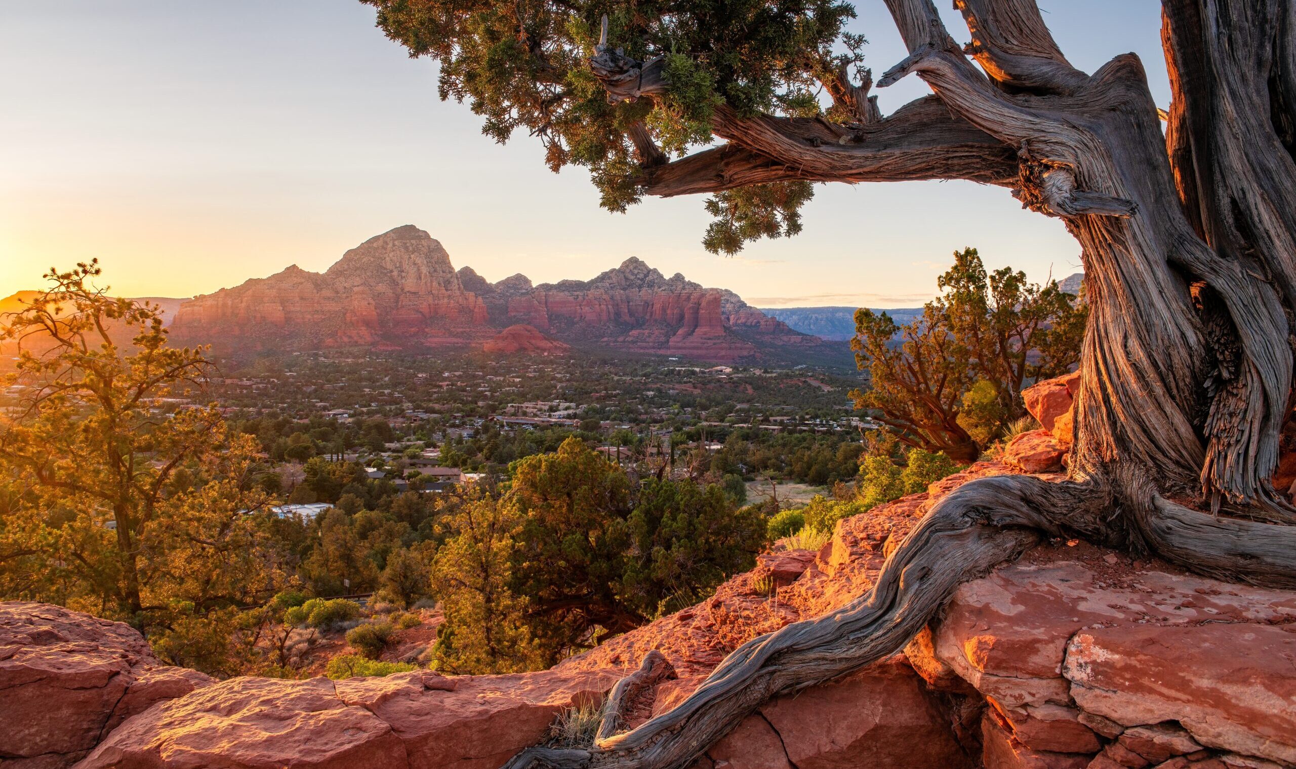 Sunset,View,Of,Sedona,Arizona,From,Airport,Mesa