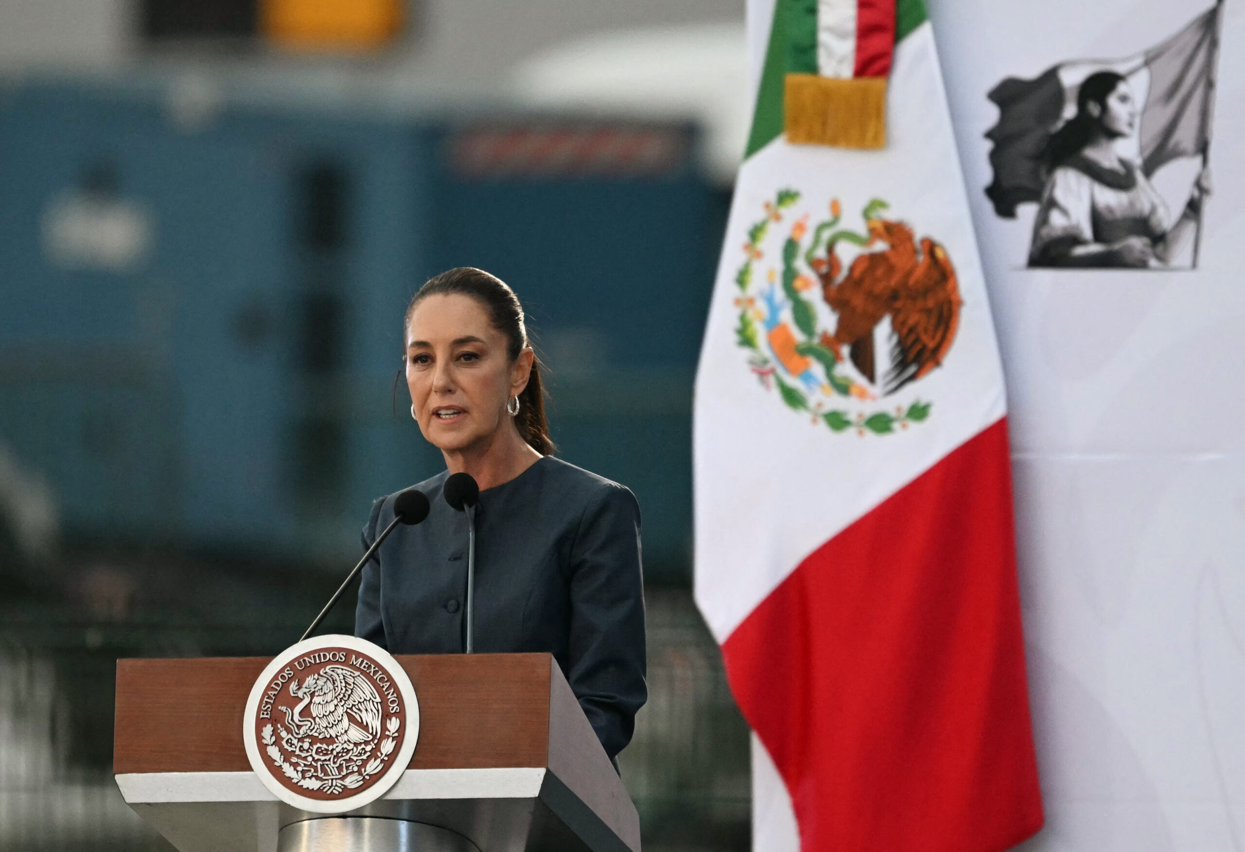 NextImg:Mexico Hands Over Dozens of Cartel Kingpins to U.S.