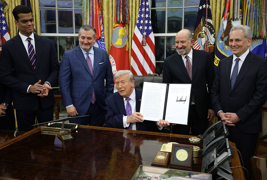 Trump Signs Order to Create National AI Policy