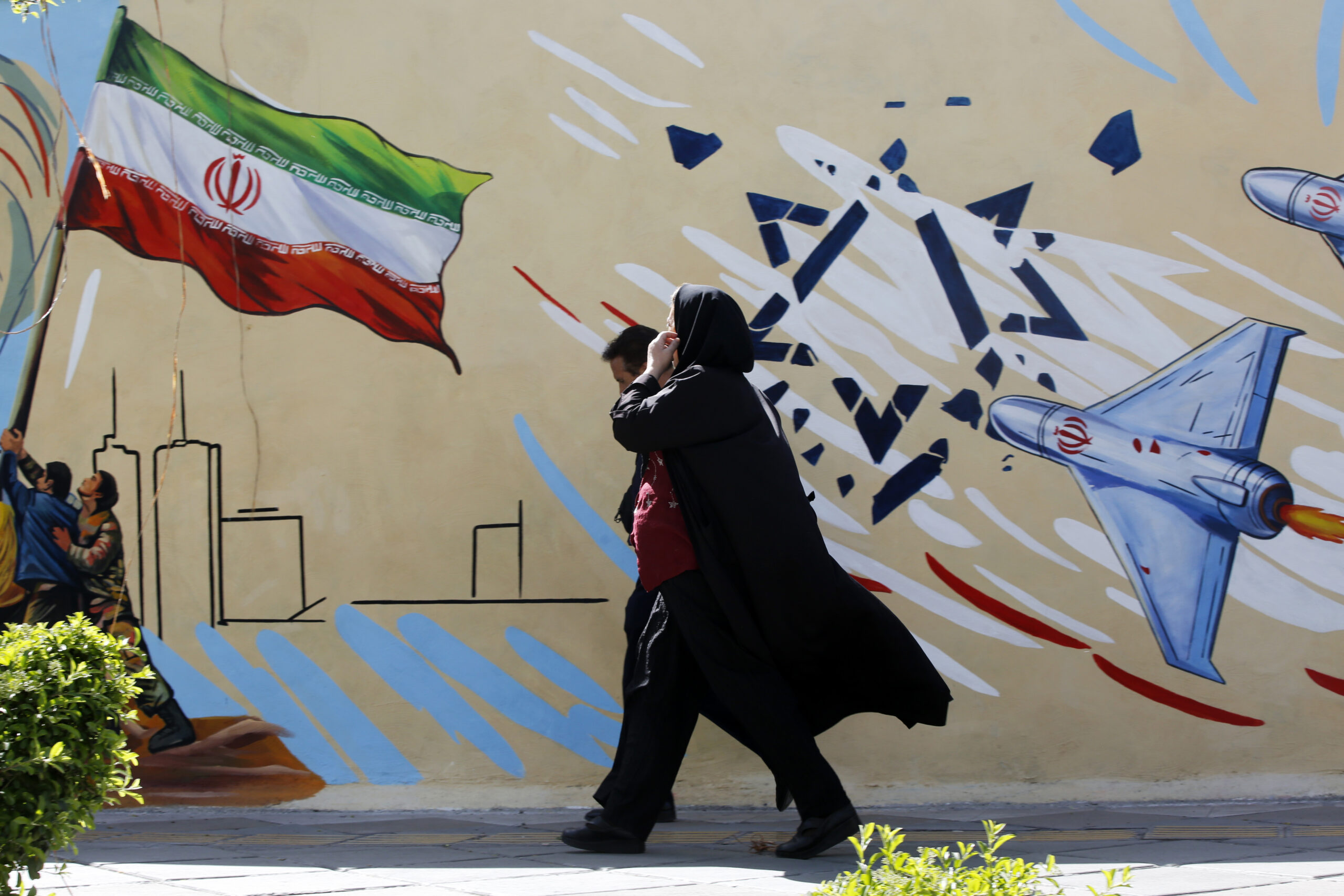 Daily life continues in Tehran under the shadow of attacks