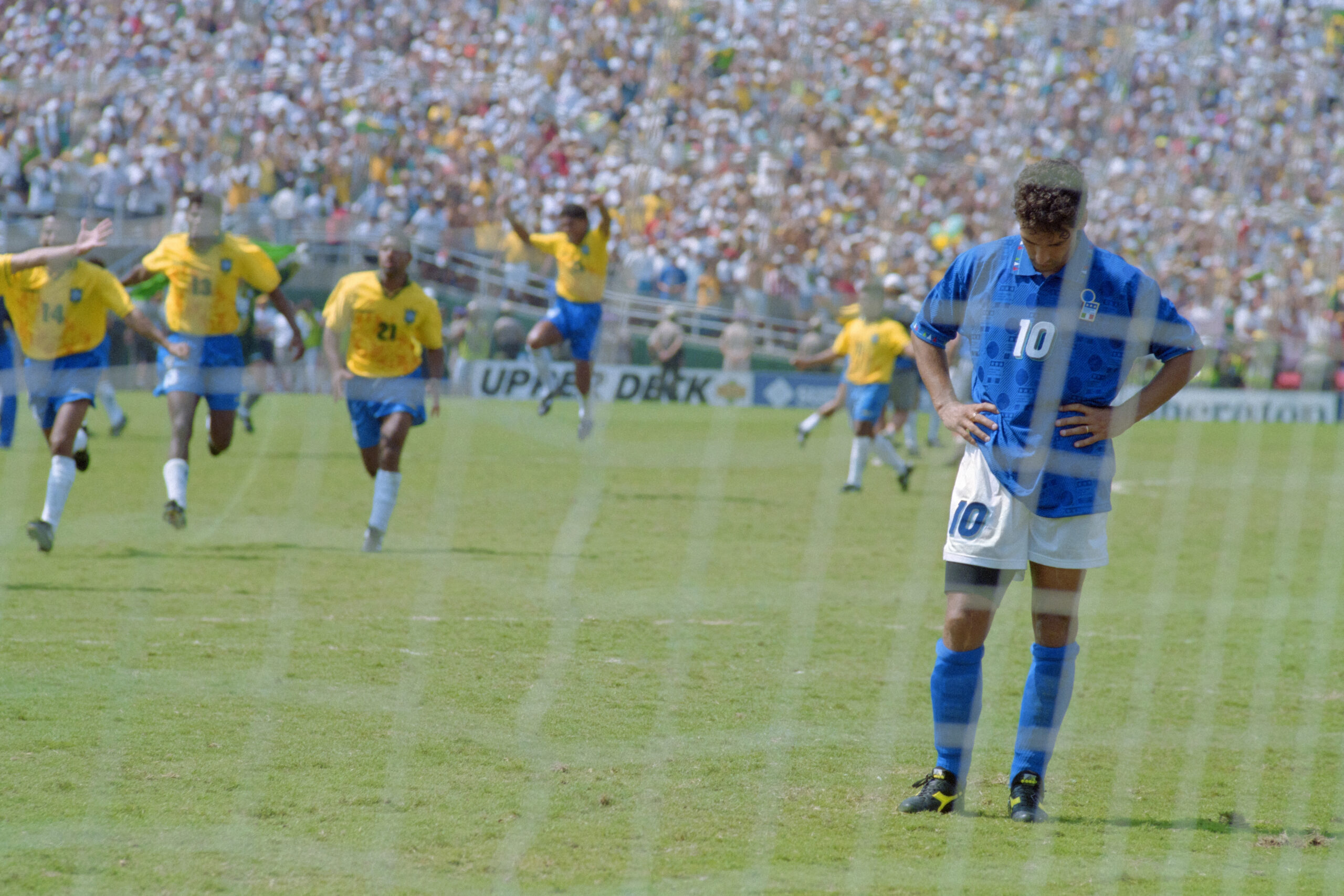 TOPSHOT-FBL-USA-WC1994-BRAZIL-ITALY